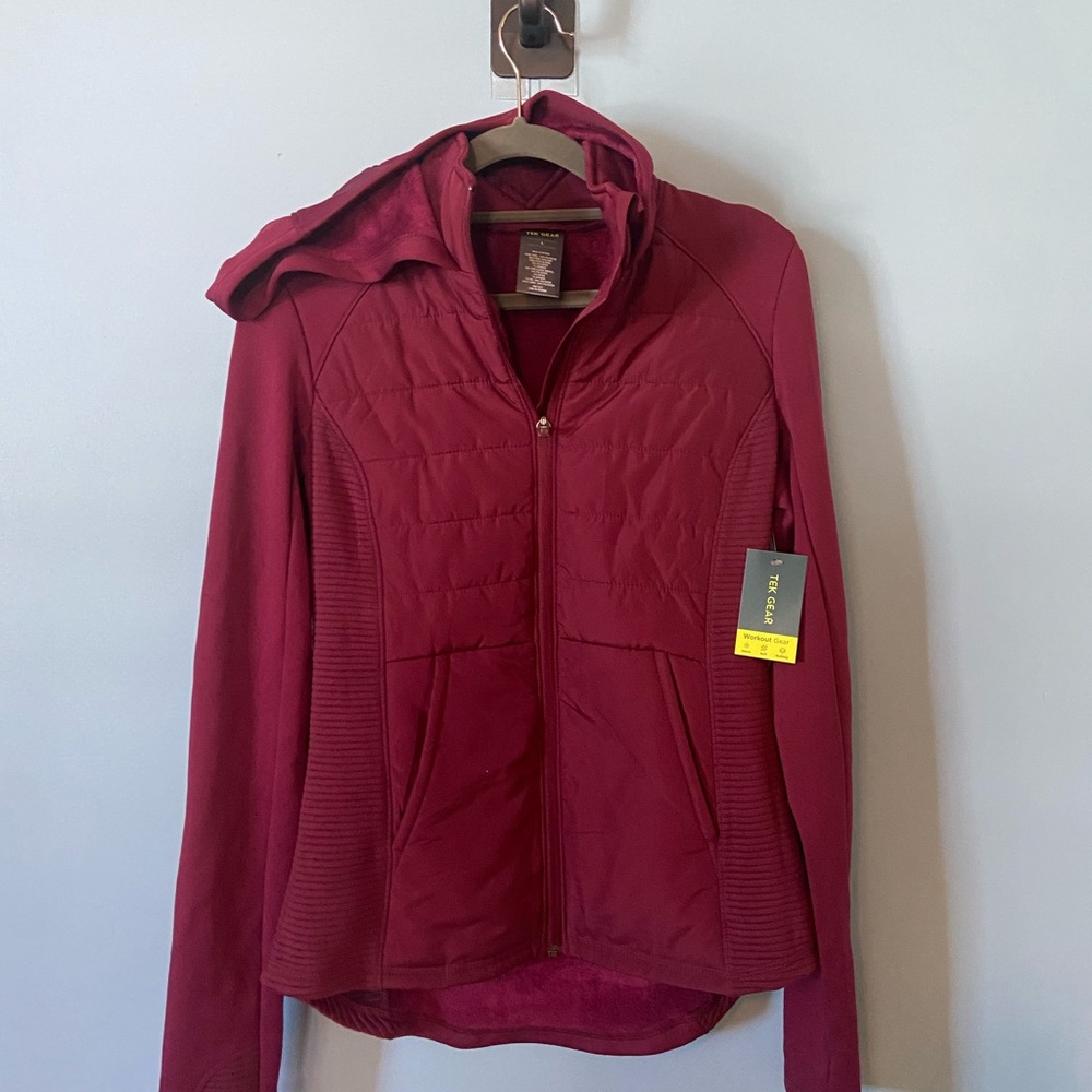 Size small work out jacket ,womens. Brand new with tags tek Gear Women's Maroon